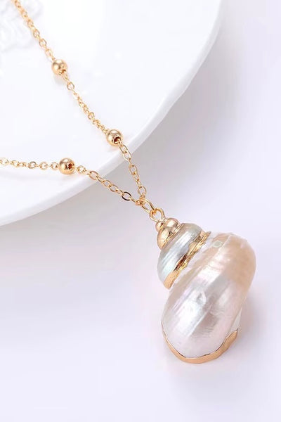 Coquille necklace